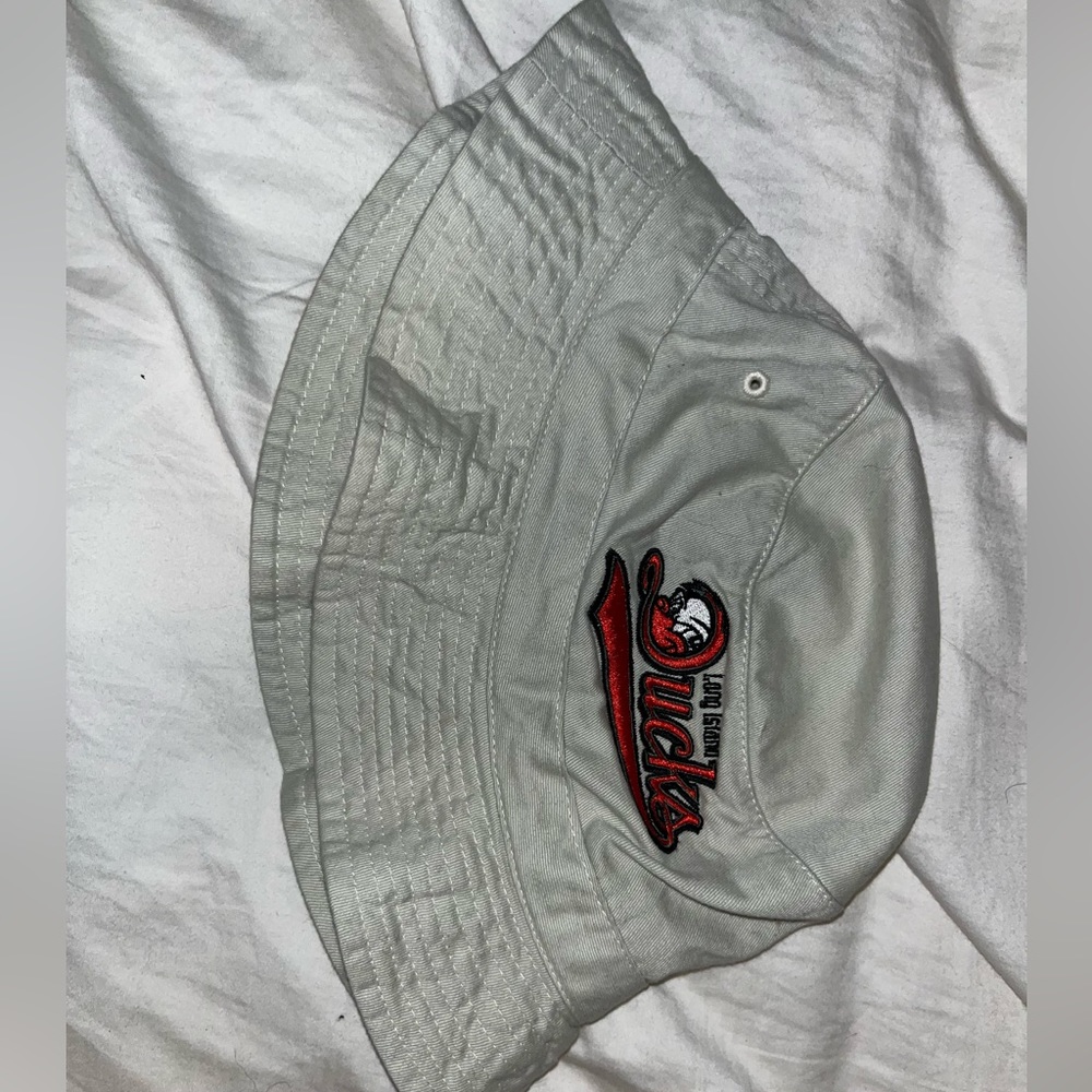 tan bucket hat Ducks!